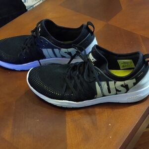 Nike Women's Black and White Athletic Shoes (Sz. 11)